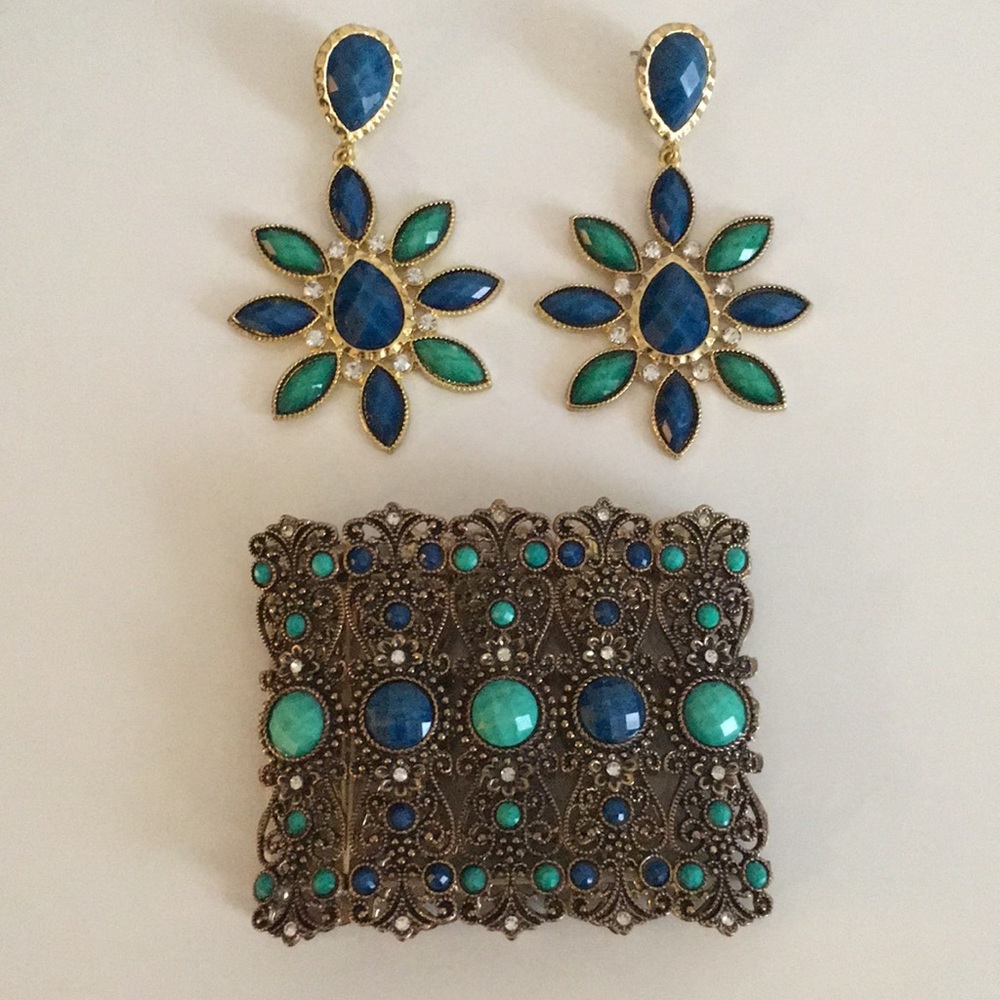 Bracelet and earrings set